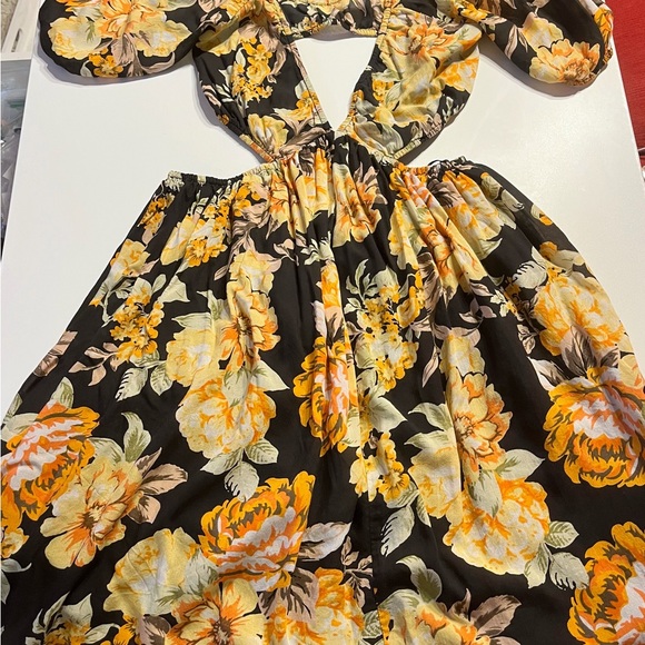 BNWT Floral Cutout Dress - Picture 4 of 7